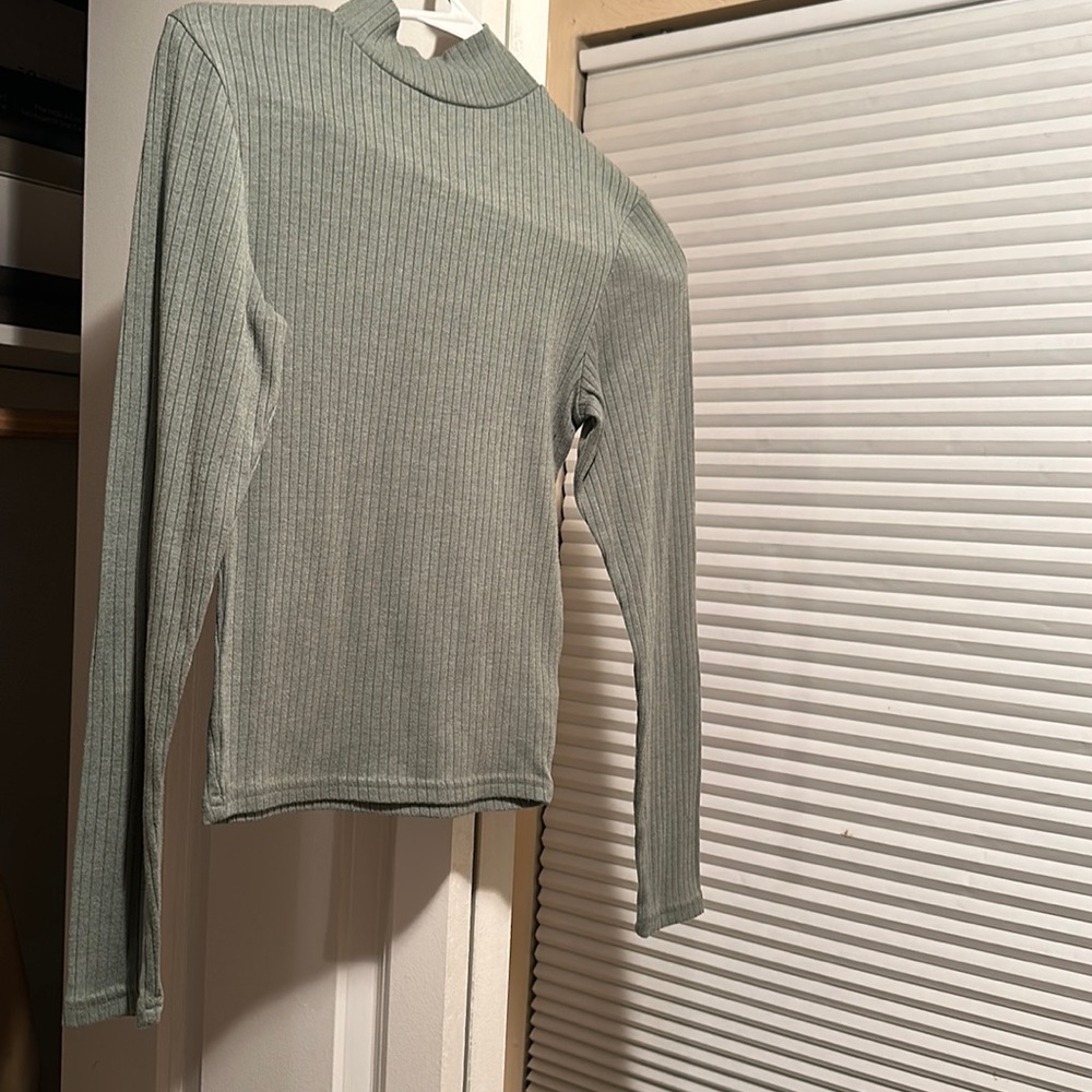 Green long sleeve shirt